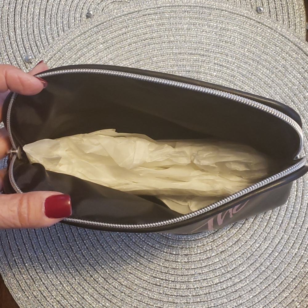 NWT Victoria Secret Makeup Bag, Life of th… - Picture 5 of 6